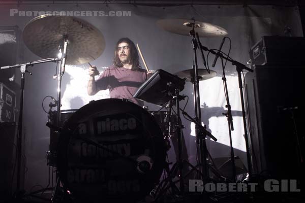 A PLACE TO BURY STRANGERS - 2012-04-15 - PARIS - La Boule Noire - 